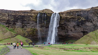 201505_Seljalandsfoss-1.jpg