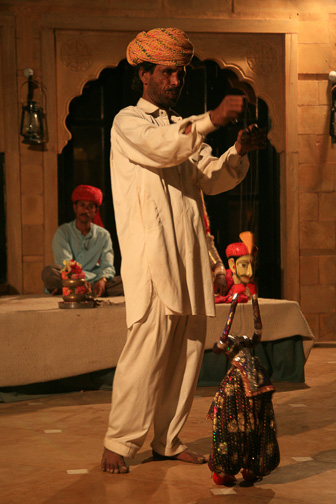 Pokoran and dancers