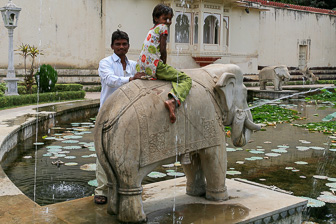 20100409_Udaipur_Pichola-Lake_Jojowar_1915.jpg