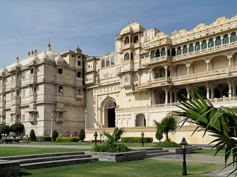 20100409_Udaipur_Pichola-Lake_Jojowar_1772-Edit.jpg