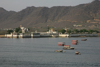 20100409_Udaipur_Pichola-Lake_Jojowar_1847.jpg