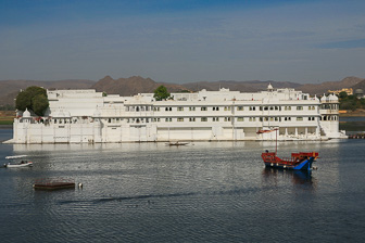 20100409_Udaipur_Pichola-Lake_Jojowar_1848.jpg