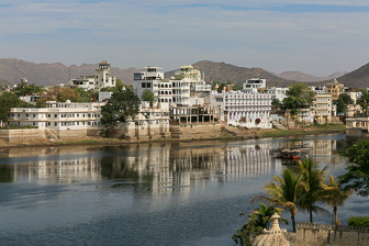 20100409_Udaipur_Pichola-Lake_Jojowar_1863.jpg