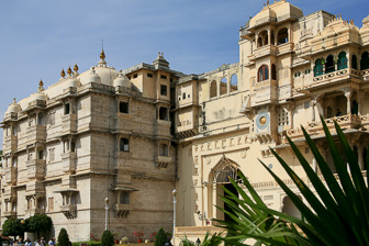 20100409_Udaipur_Pichola-Lake_Jojowar_1870-Edit.jpg
