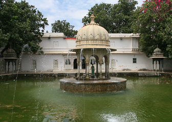 20100409_Udaipur_Pichola-Lake_Jojowar_1903.jpg