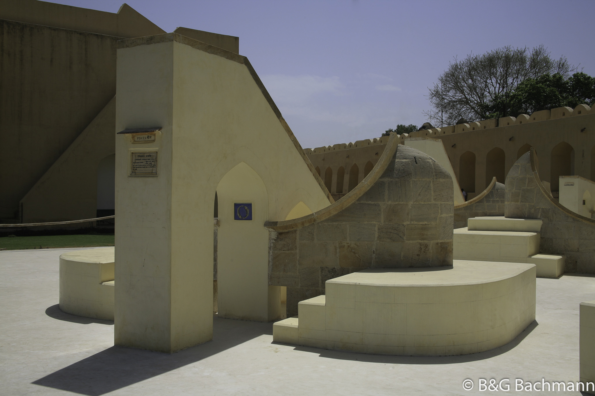 20100411_Jantar-Mantar-Observatory_2418-Edit.jpg