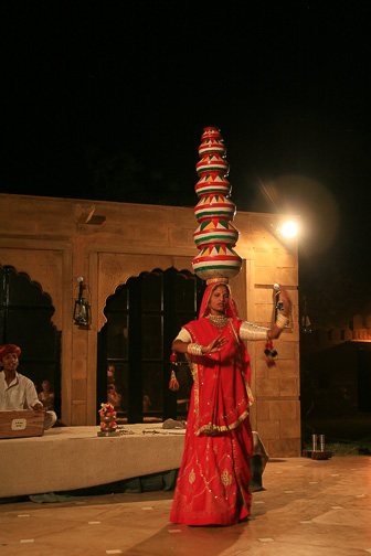 Pokoran and dancers Pokoran and dancers