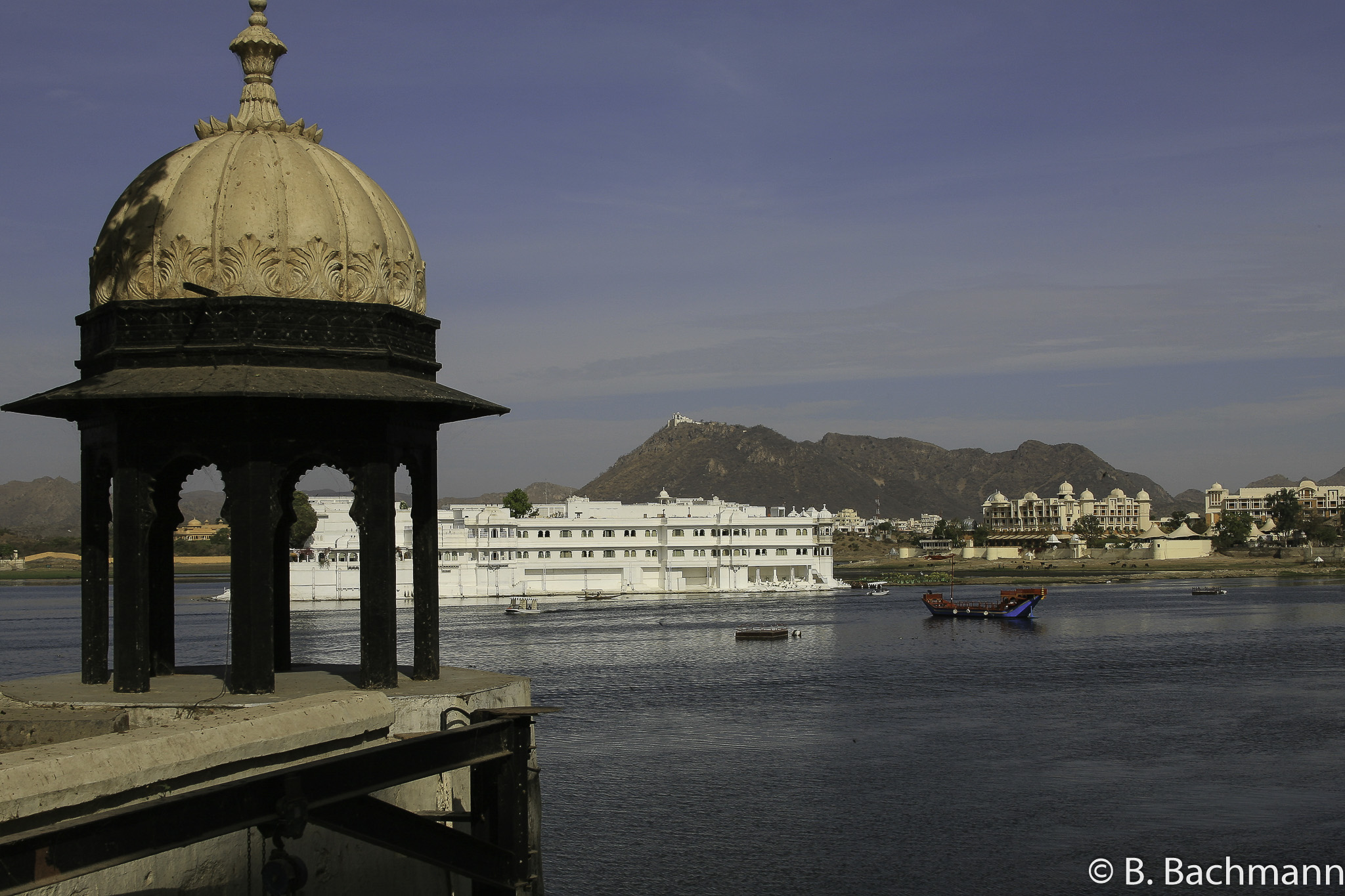 20100409_Udaipur_Pichola-Lake_Jojowar_1844.jpg
