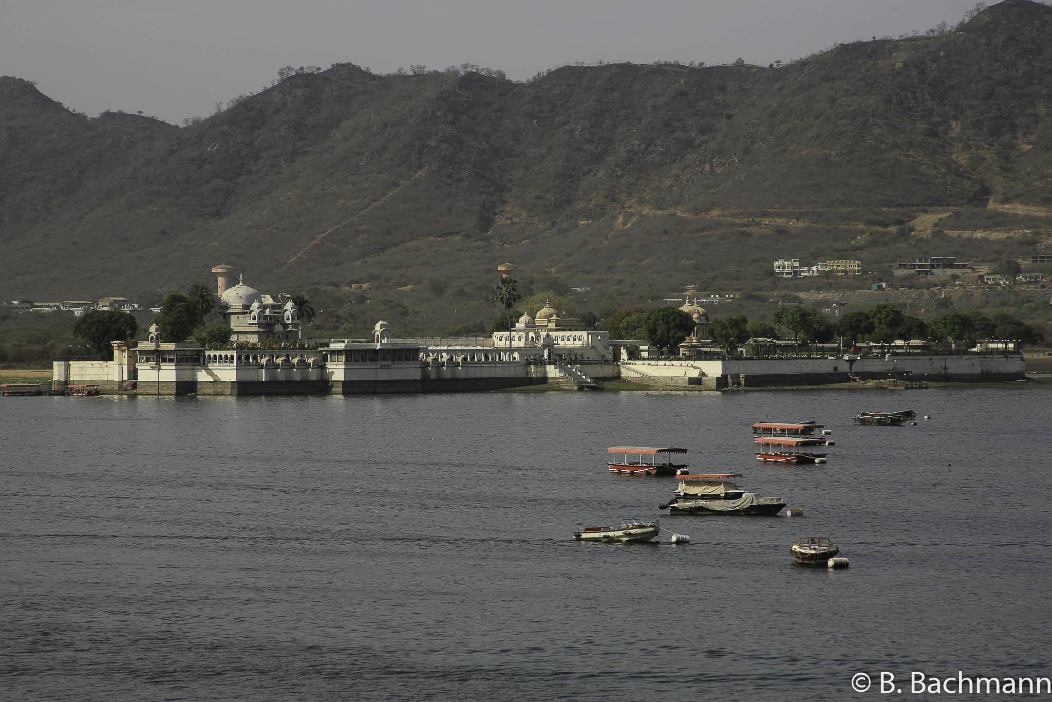 20100409_Udaipur_Pichola-Lake_Jojowar_1847.jpg