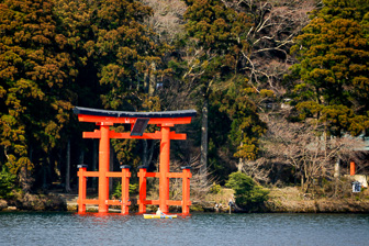 Torii_Lac_Ashi_Hakone_04-53.jpg