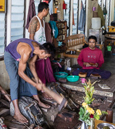 Myanmar_Mandelay_Gold-Leaf-Workers-11.jpg