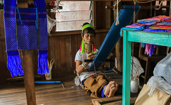 Nyaungshwe - Padaung girls