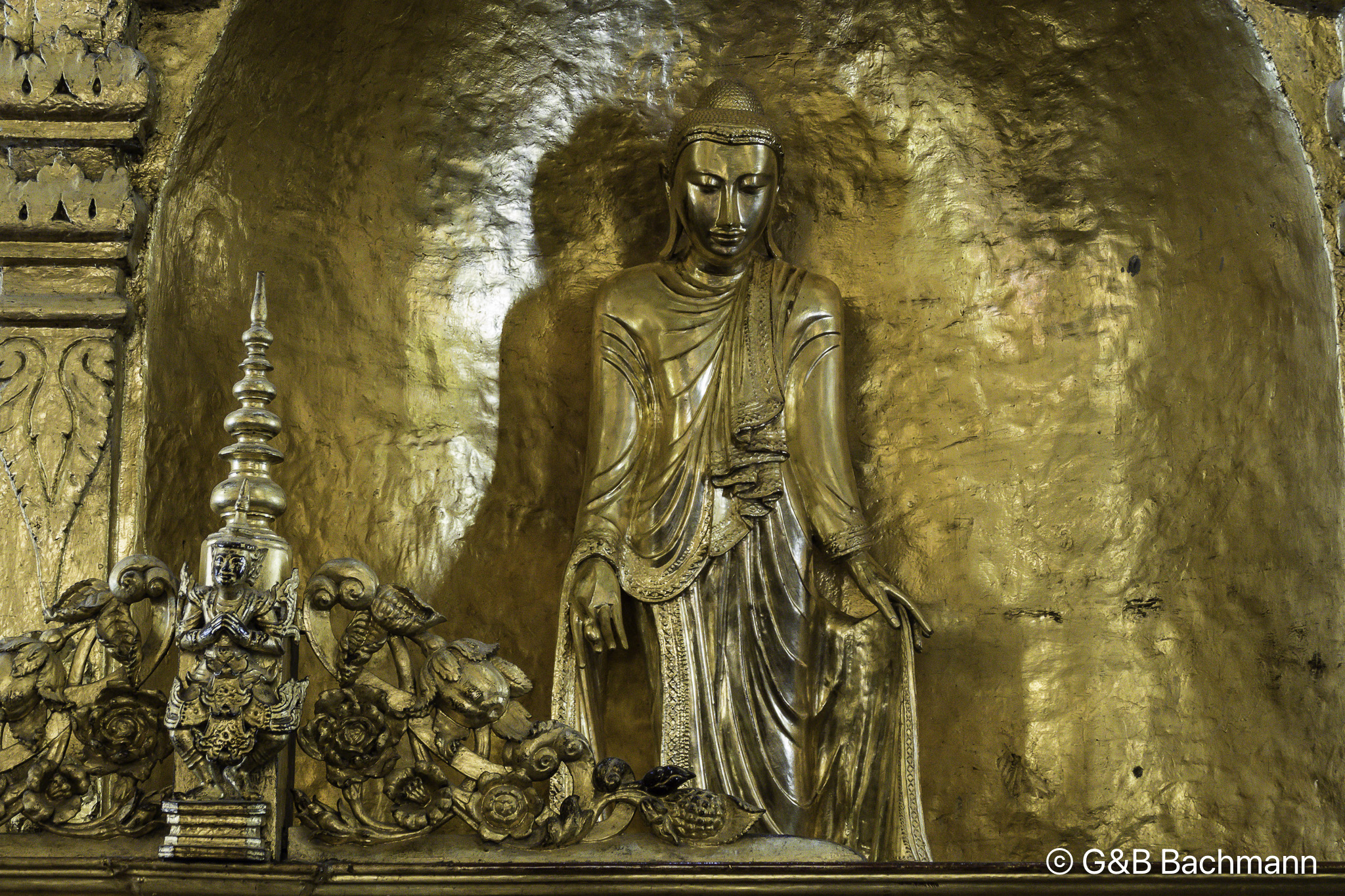 Myanmar_Mandelay_Mahamuni_Pagoda-10.jpg