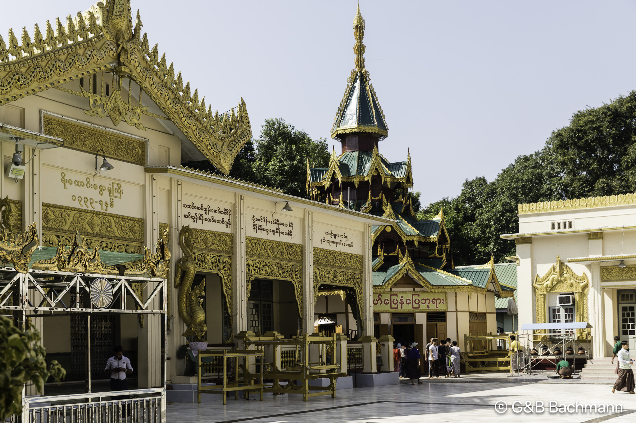 Myanmar_Mandelay_Mahamuni_Pagoda-15.jpg