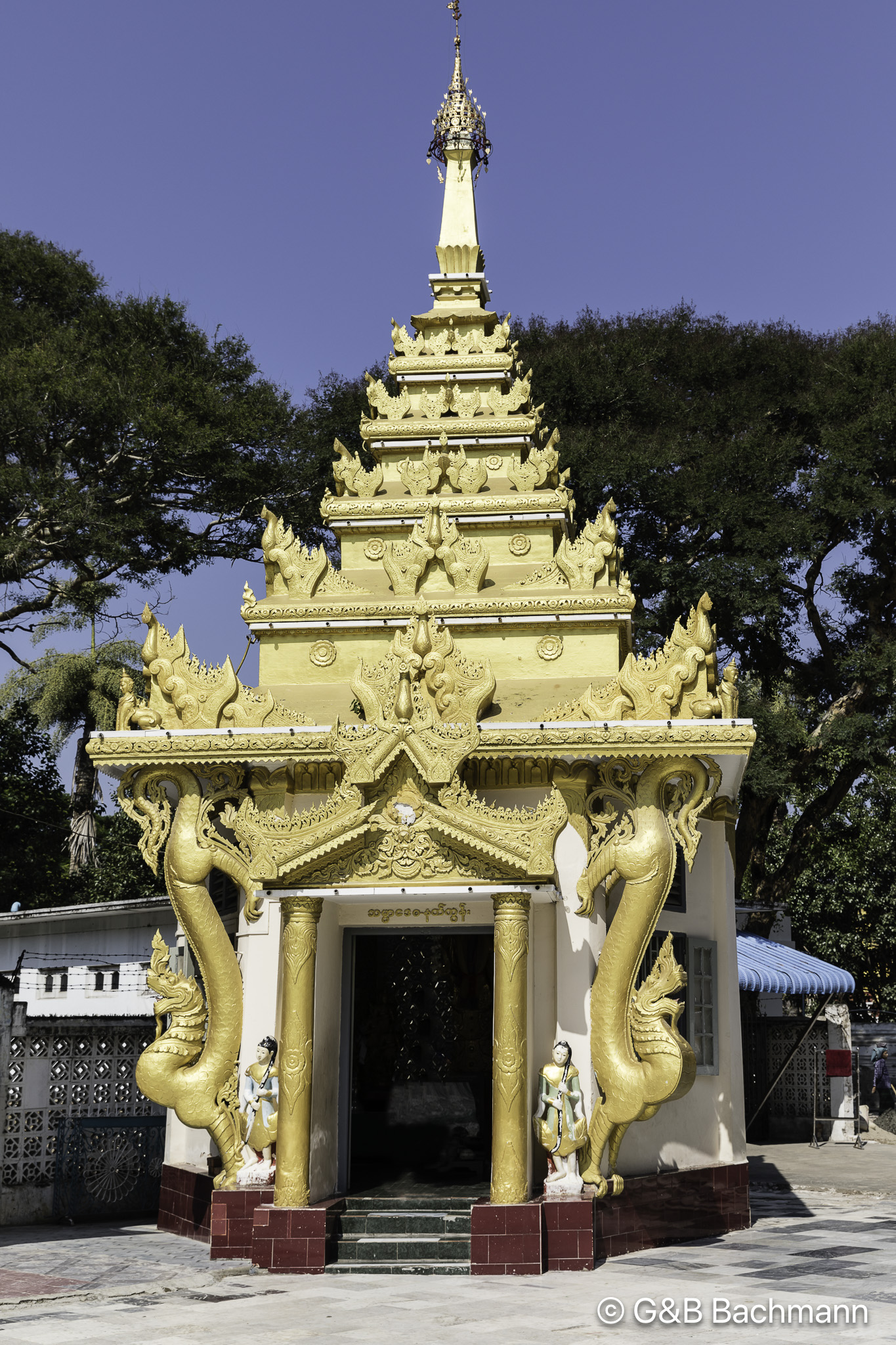 Myanmar_Mandelay_Mahamuni_Pagoda-16.jpg