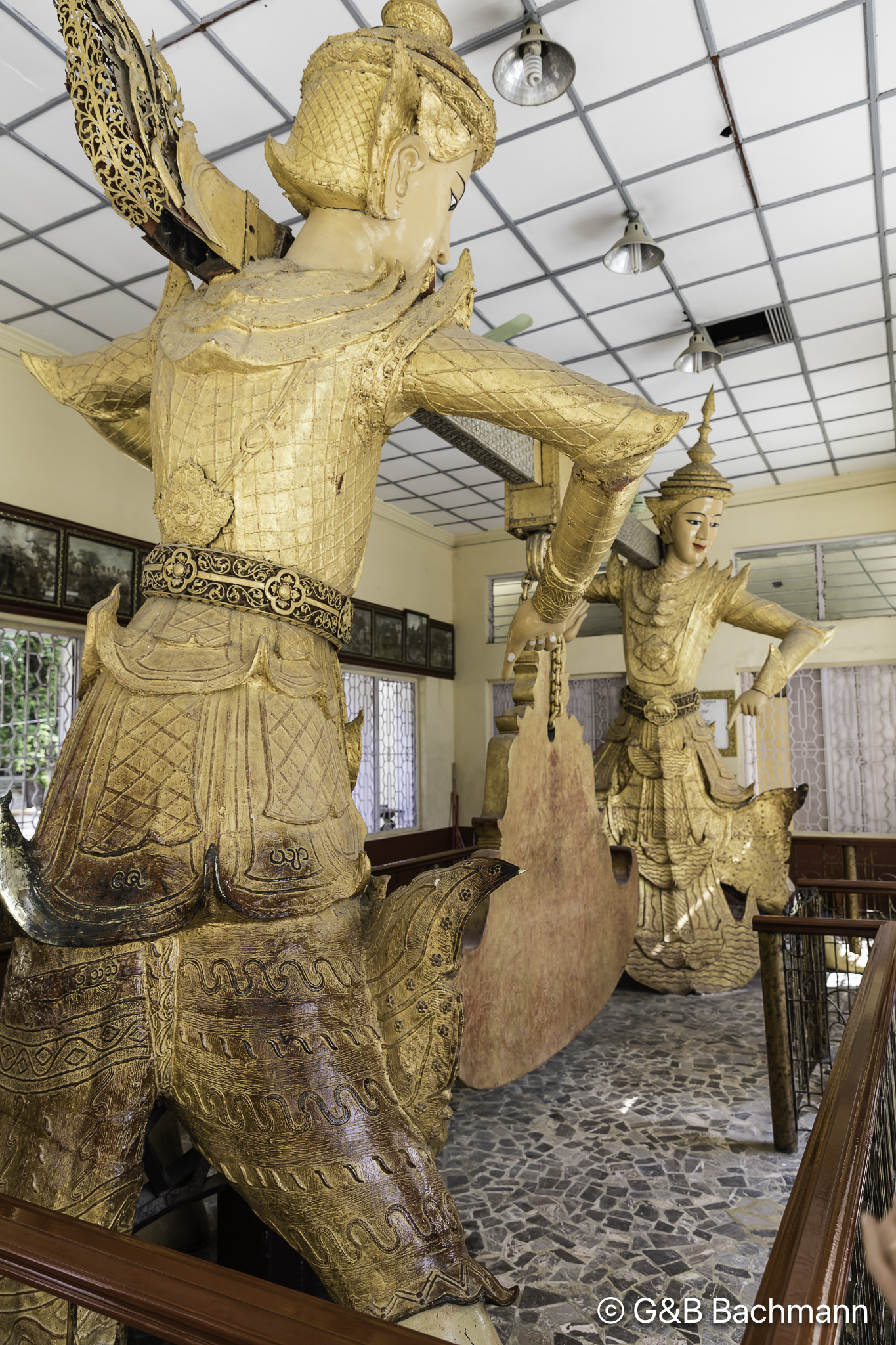 Myanmar_Mandelay_Mahamuni_Pagoda-19.jpg