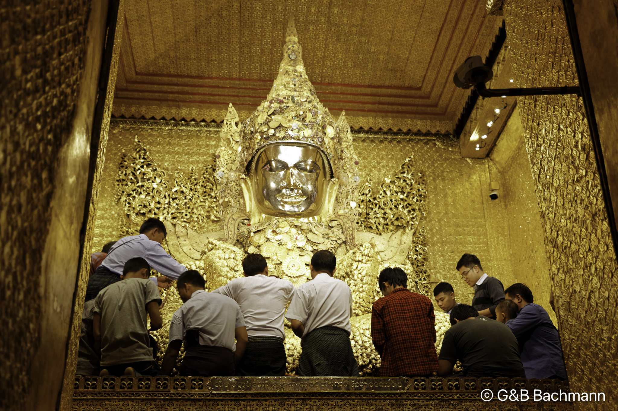 Myanmar_Mandelay_Mahamuni_Pagoda-2.jpg