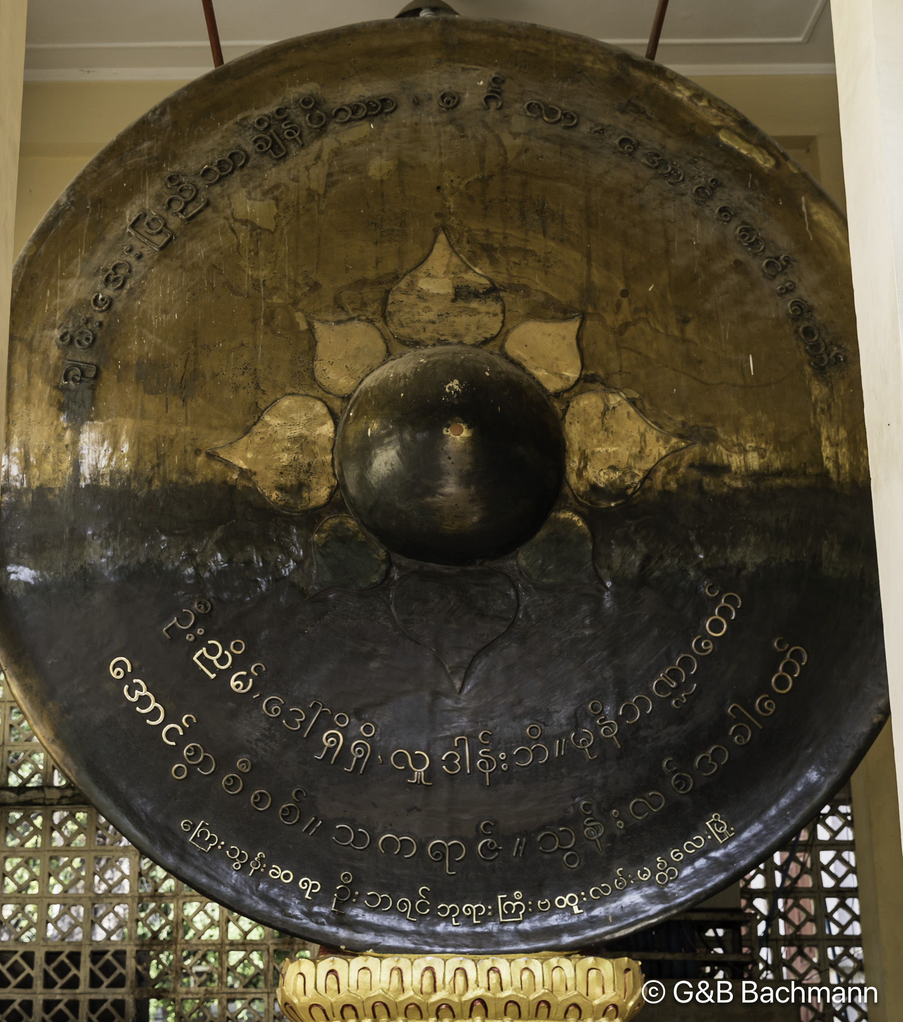 Myanmar_Mandelay_Mahamuni_Pagoda-23.jpg
