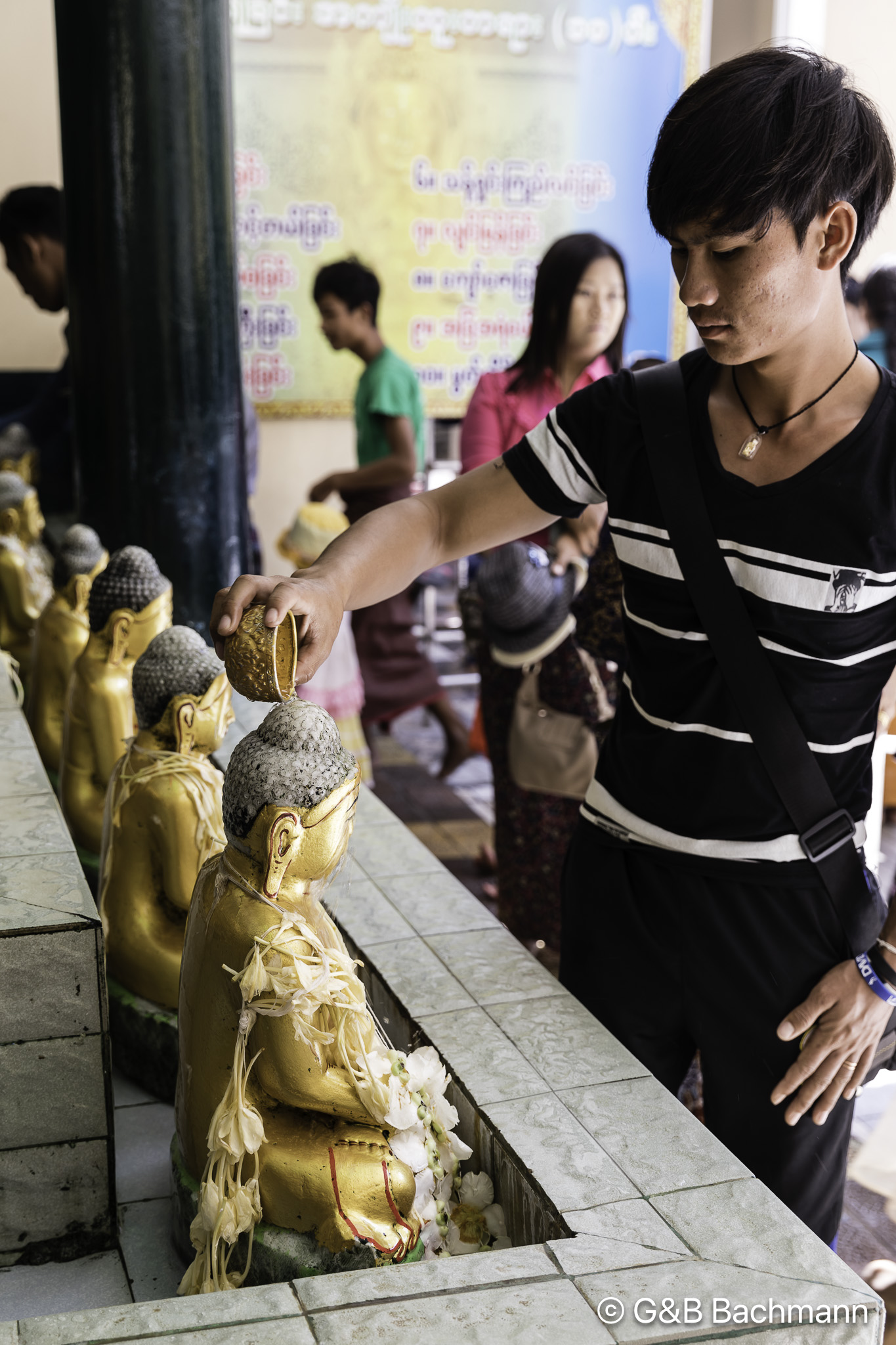Myanmar_Mandelay_Mahamuni_Pagoda-24.jpg