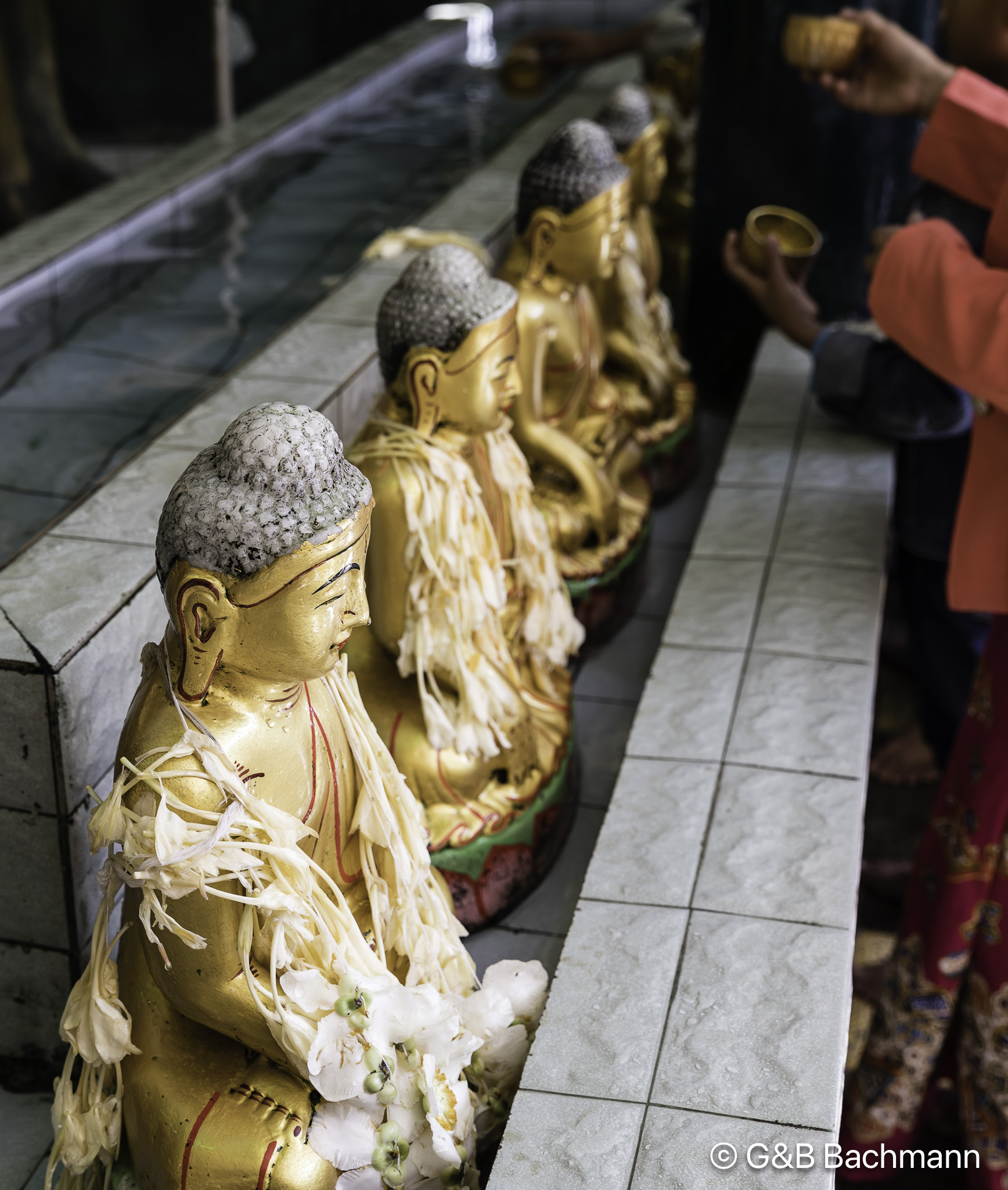 Myanmar_Mandelay_Mahamuni_Pagoda-25.jpg