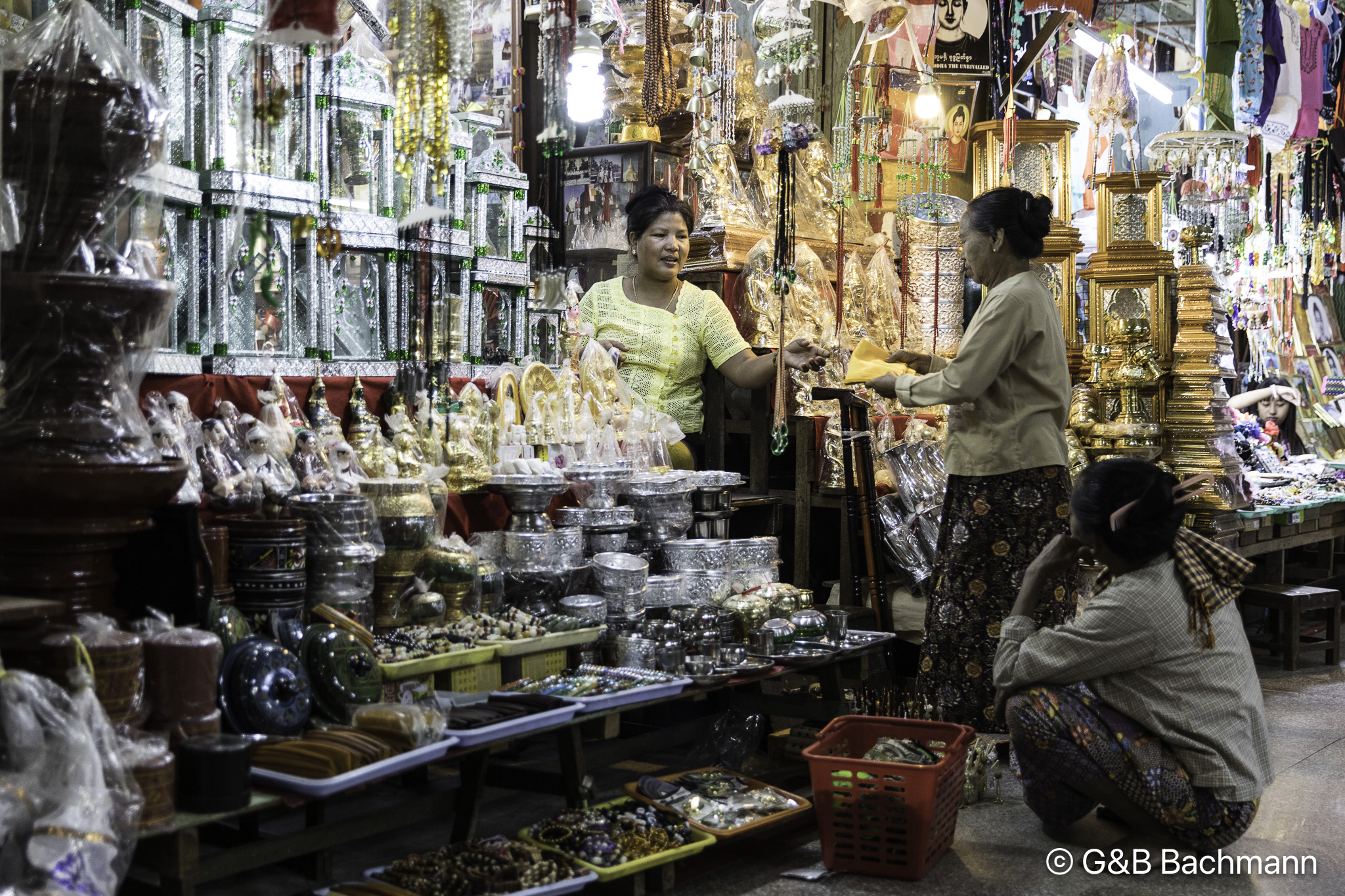 Myanmar_Mandelay_Mahamuni_Pagoda-29.jpg
