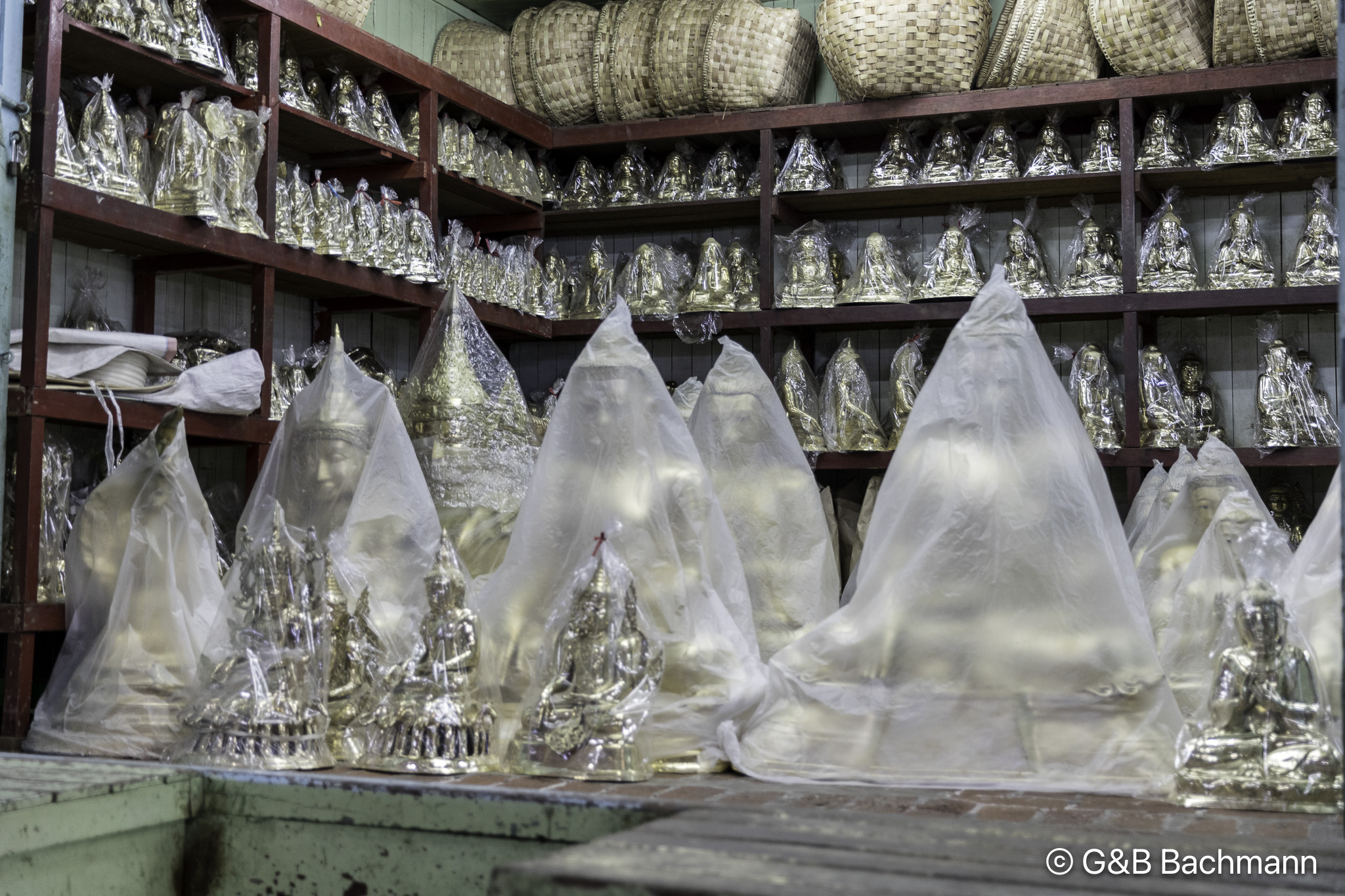 Myanmar_Mandelay_Mahamuni_Pagoda-30.jpg