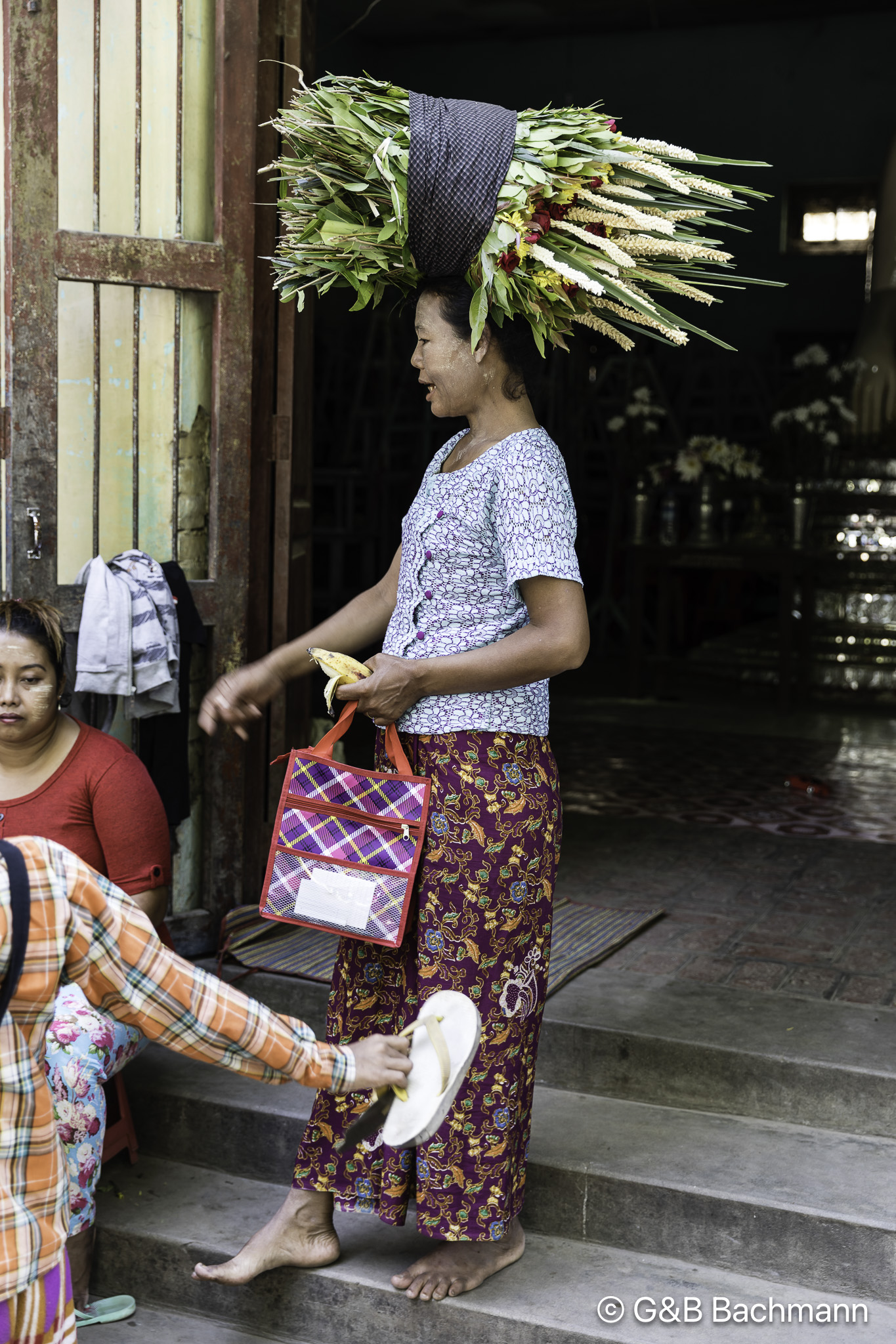 Myanmar_Mandelay_Mahamuni_Pagoda-32.jpg