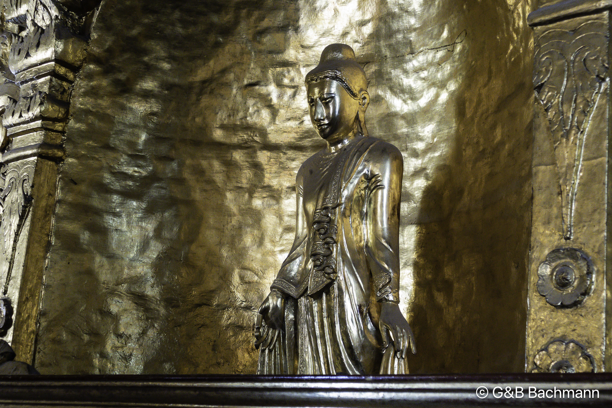 Myanmar_Mandelay_Mahamuni_Pagoda-9.jpg