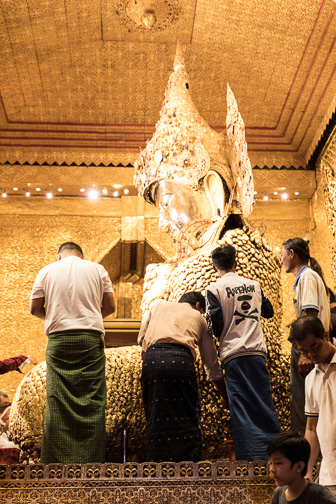 Myanmar_Mandelay_Mahamuni_Pagoda-1-Modifier.jpg