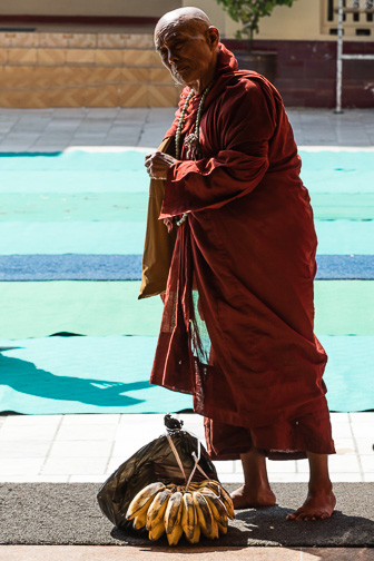 Myanmar_Mandelay_Mahamuni_Pagoda-13.jpg