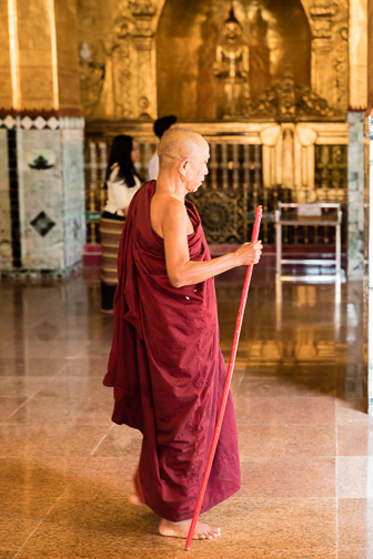 Myanmar_Mandelay_Mahamuni_Pagoda-14-Modifier.jpg