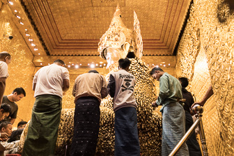 Myanmar_Mandelay_Mahamuni_Pagoda-3.jpg