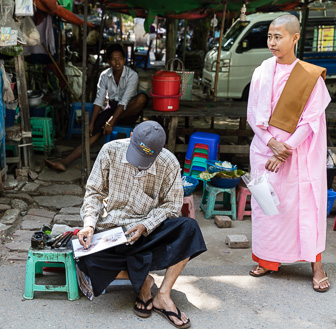 Myanmar_Mandelay_Mahamuni_Pagoda-34.jpg
