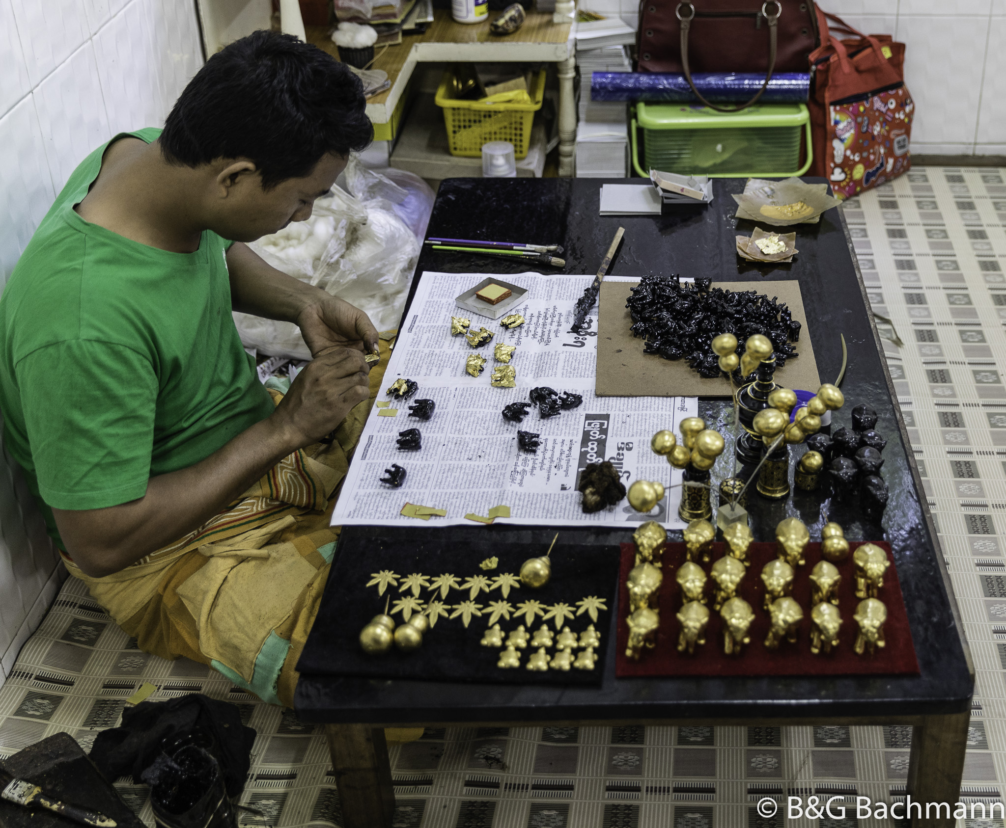Myanmar_Mandelay_Gold-Leaf-Workers-18.jpg