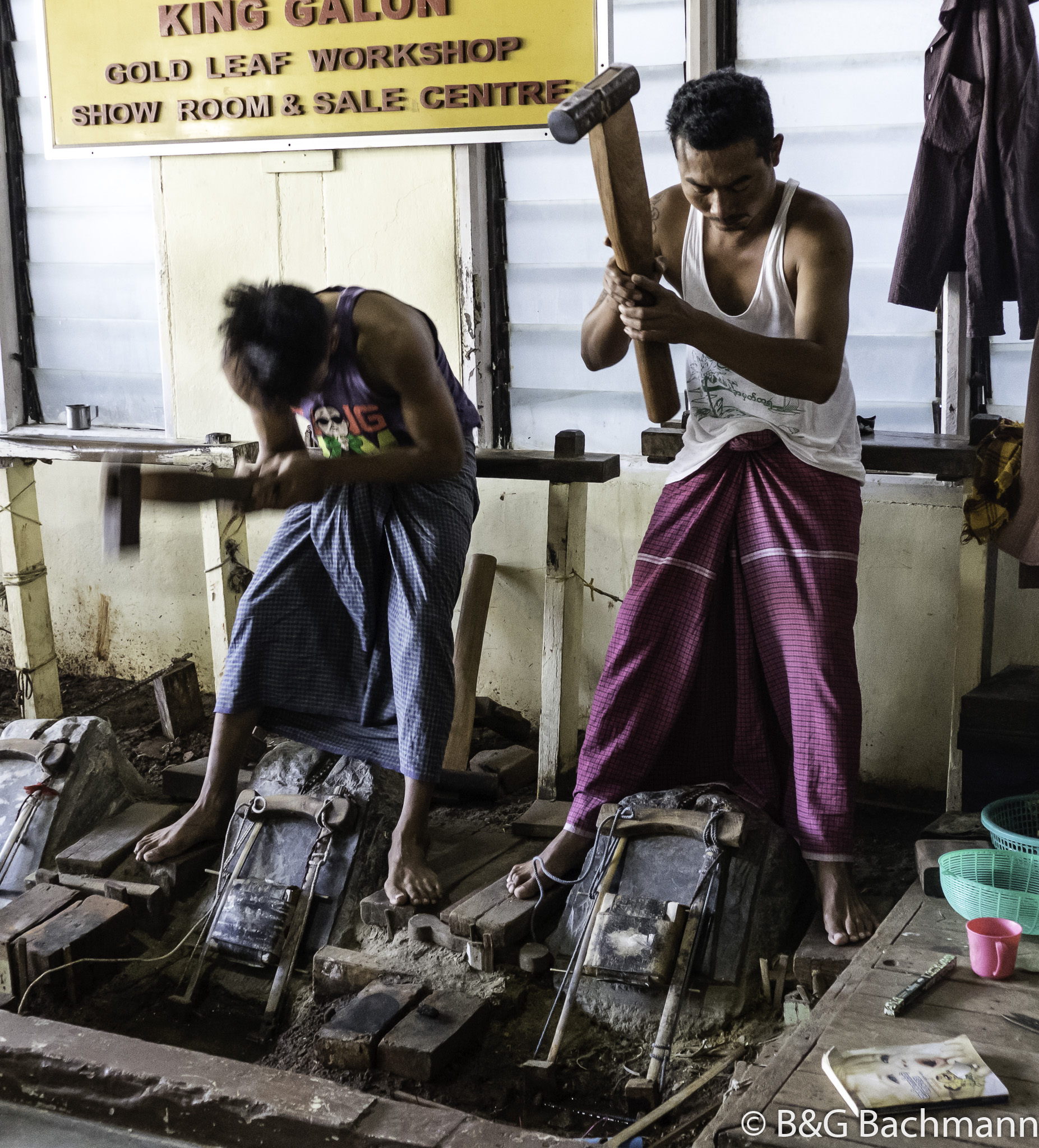 Myanmar_Mandelay_Gold-Leaf-Workers-4.jpg