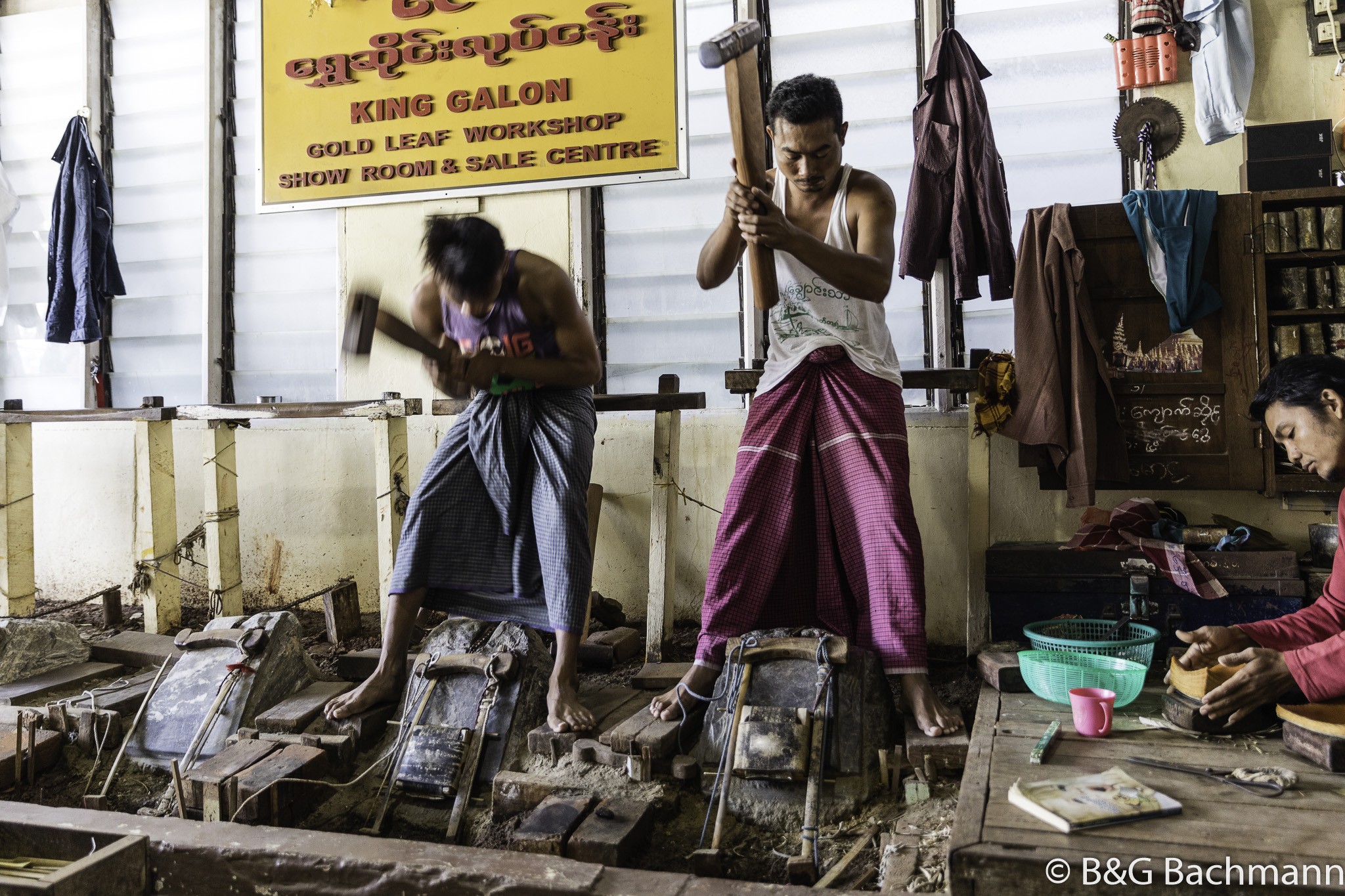 Myanmar_Mandelay_Gold-Leaf-Workers-5.jpg