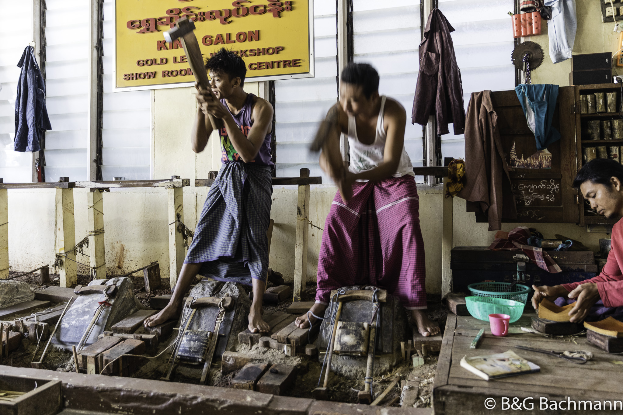 Myanmar_Mandelay_Gold-Leaf-Workers-6.jpg