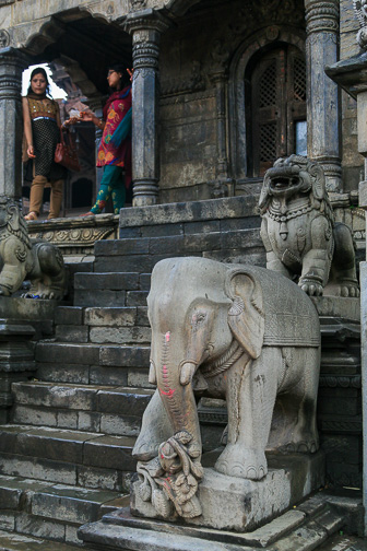 Bhaktapur_Swyambhunath_0571.jpg