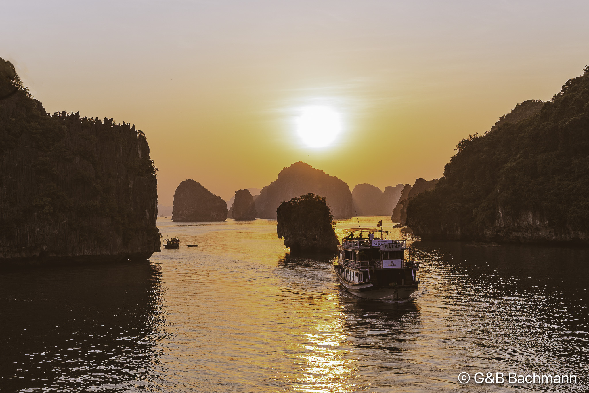201912_Sunrise-Halong-Bay-Modifier.jpg